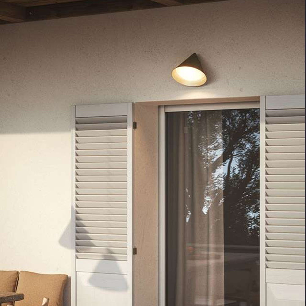 Carins Moderne Kegel LED Buitenlamp Zwart/Goud Metaal Waterdicht