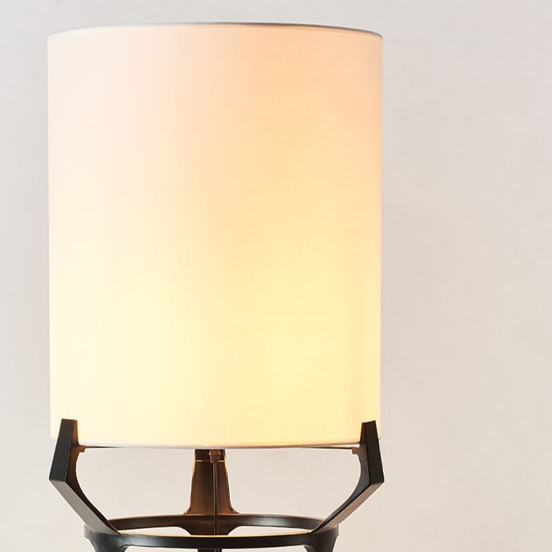 Eryn Eigentijdse Driepoot Vloerlamp, Wit, Metaal/Stof, Slaapkamer