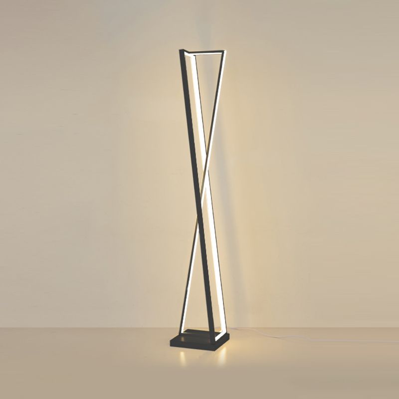 Edge Moderne Lineaire Metalen Driehoek Vloerlamp, Zwart/Wit
