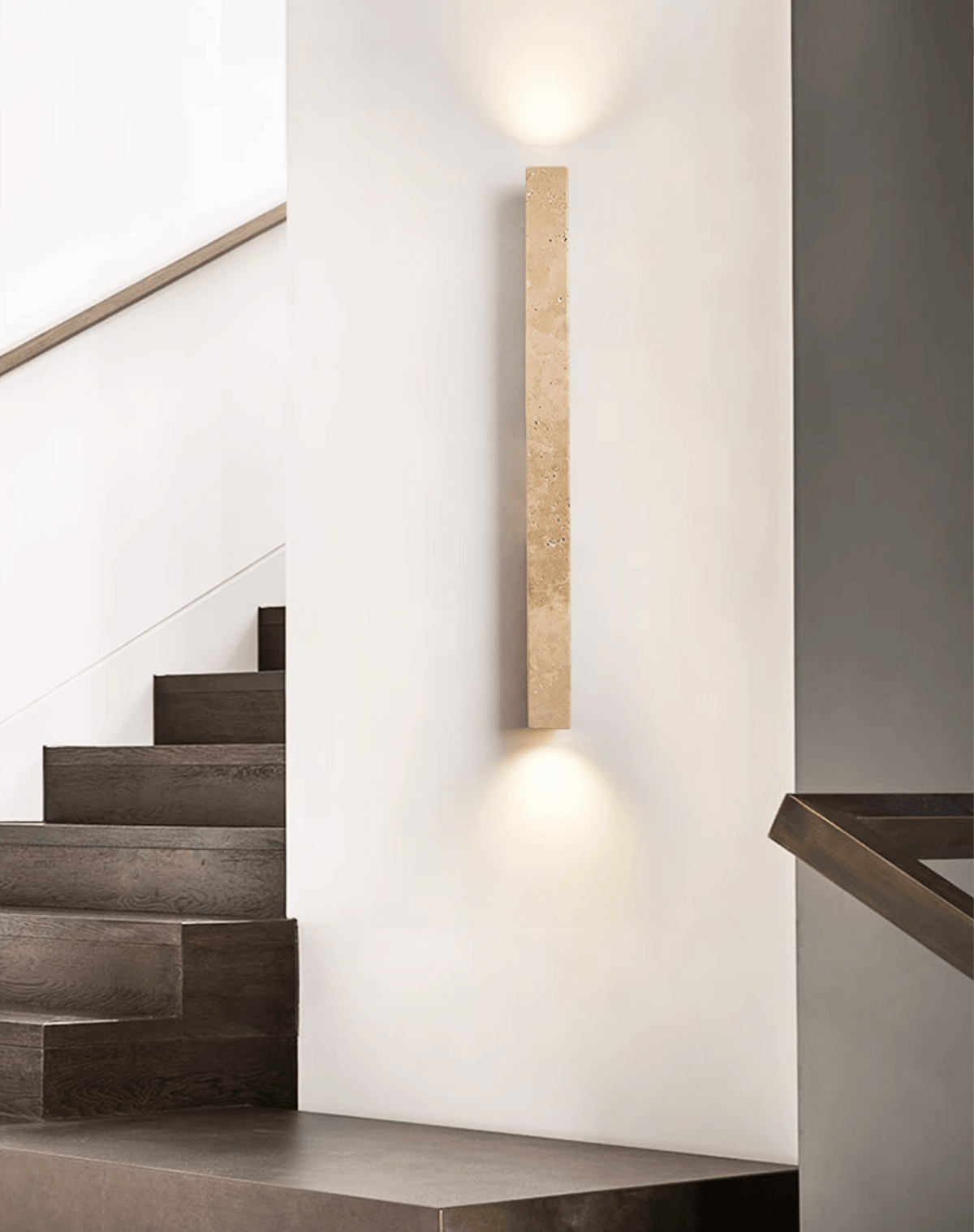 Noriira Minimalistische wandlamp van travertin