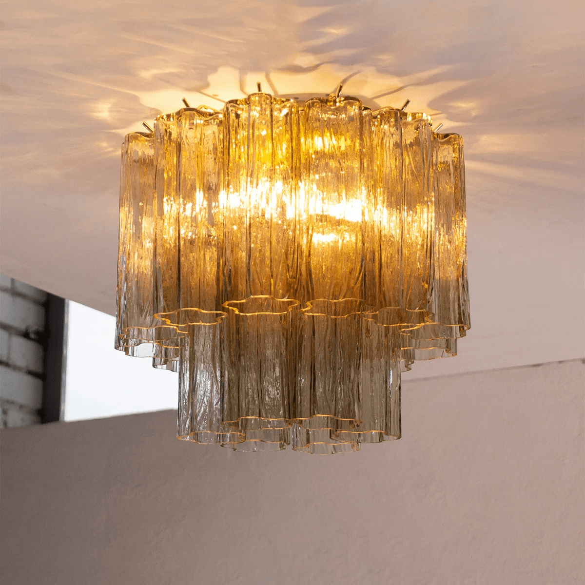 Serin plafondlamp in roze watervalstijl