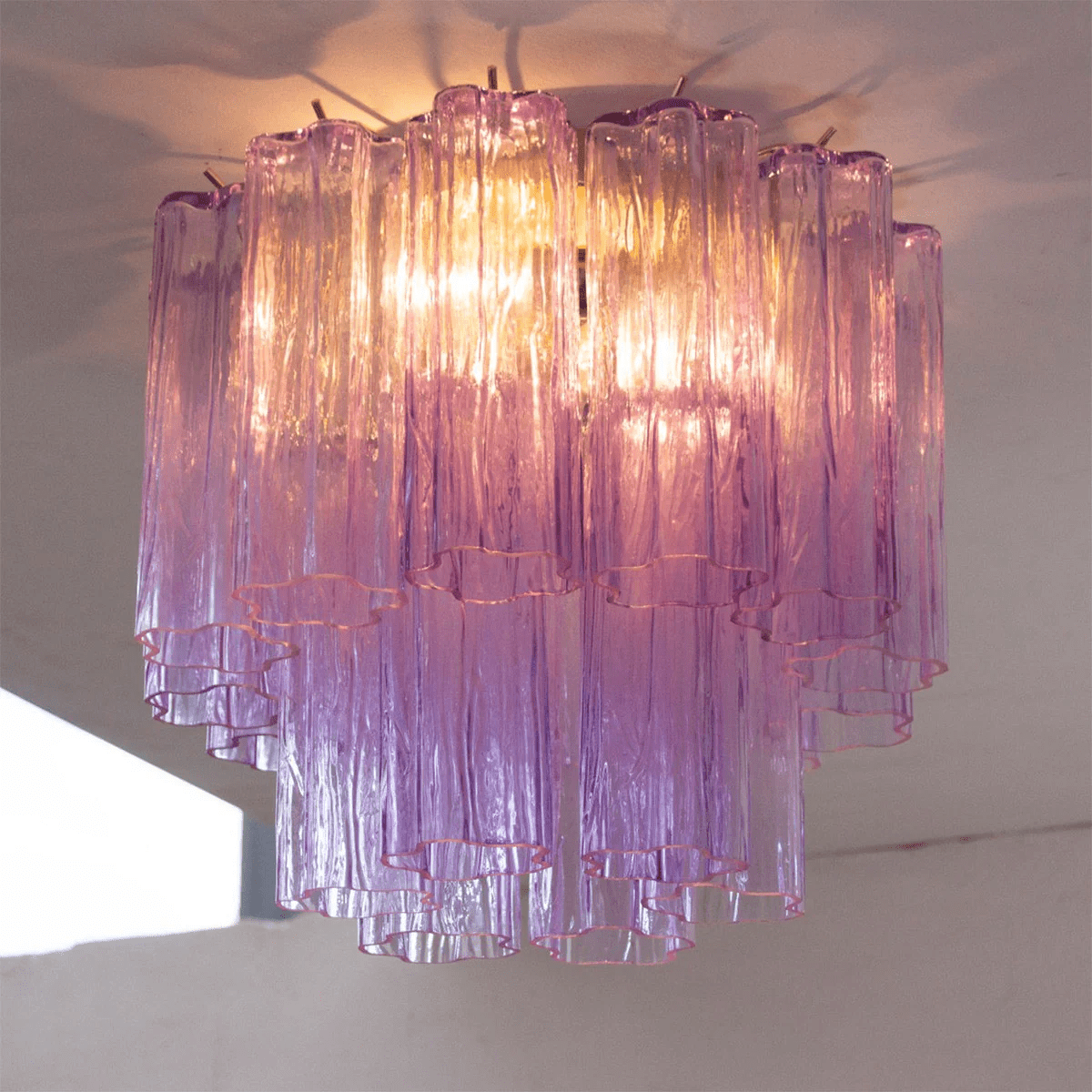 Serin plafondlamp in roze watervalstijl