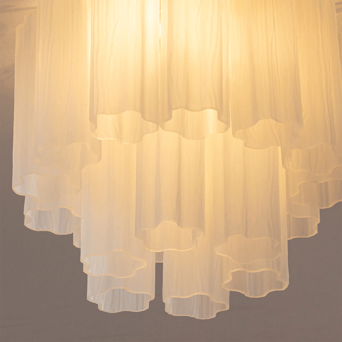 Serin plafondlamp in roze watervalstijl
