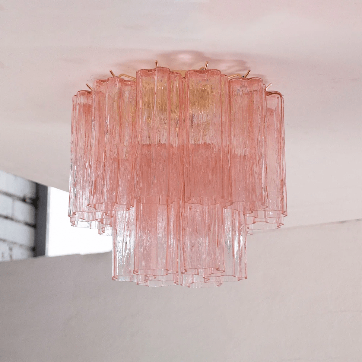 Serin plafondlamp in roze watervalstijl