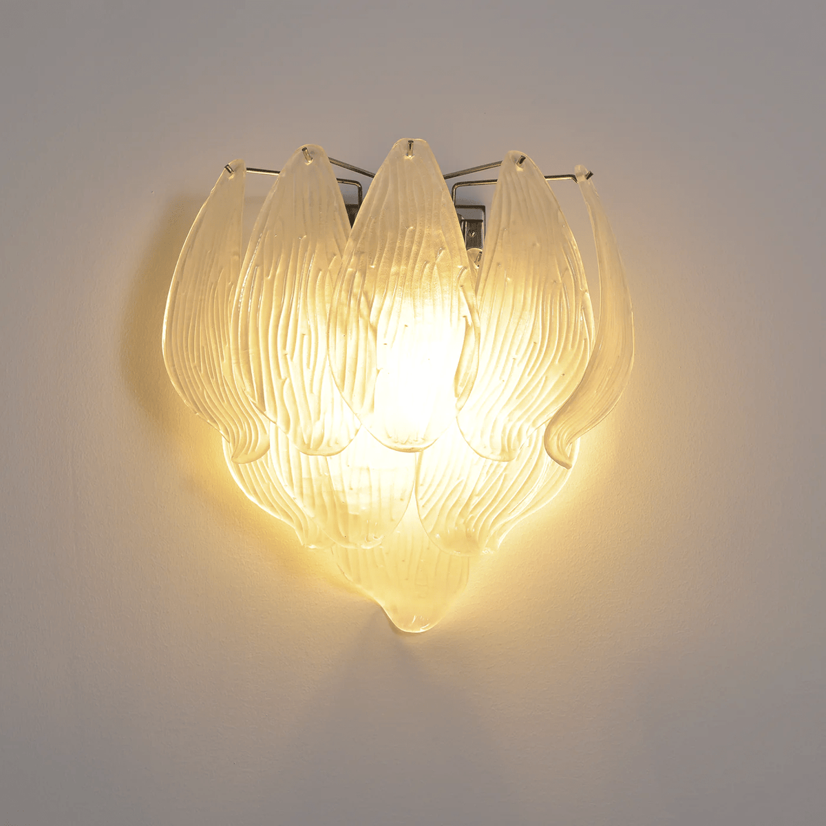 Lioriniella wandlamp Murano-glasbladeren met bloemblaadjes in cascaderende lagen met mat glas