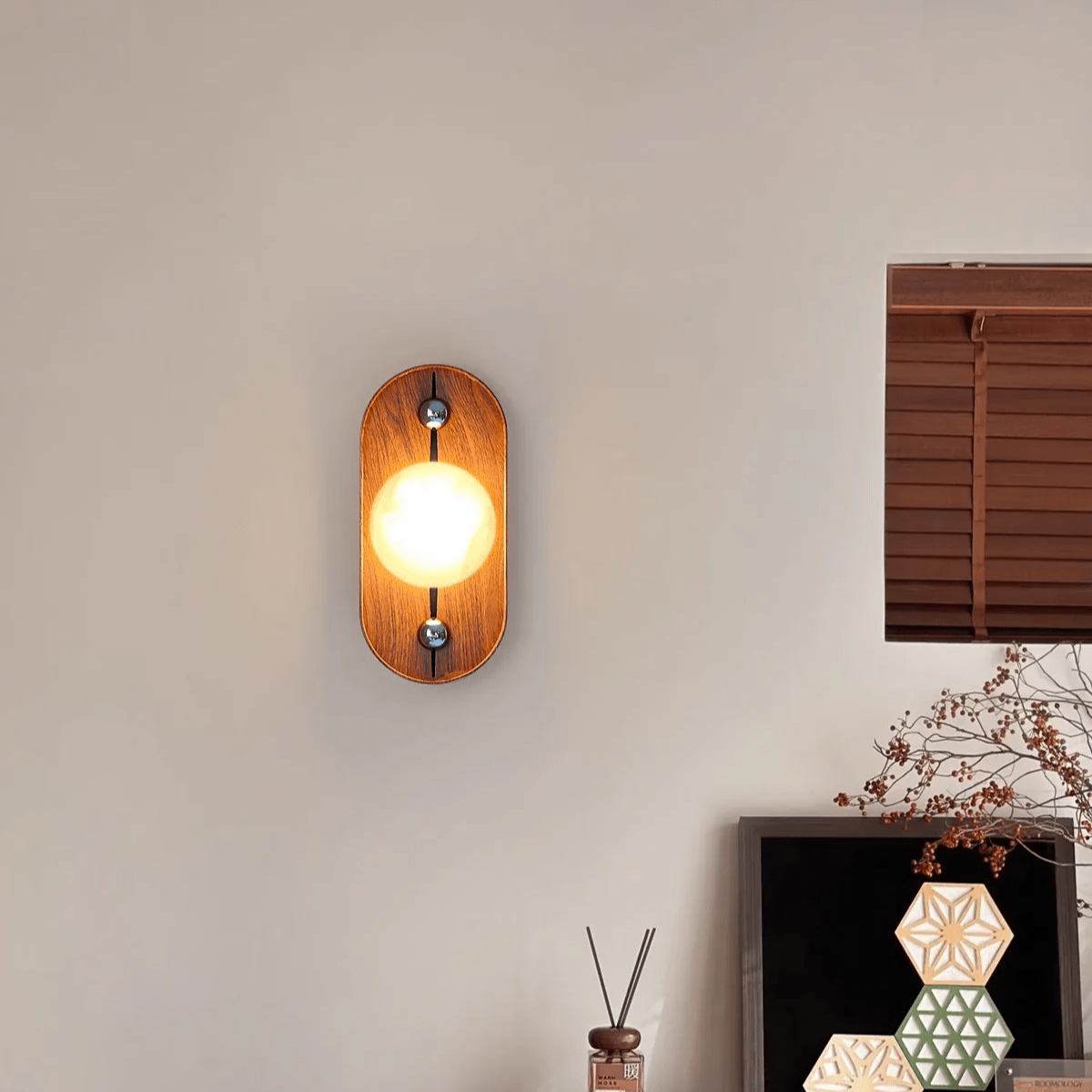 Orlin albasten wandlamp hout