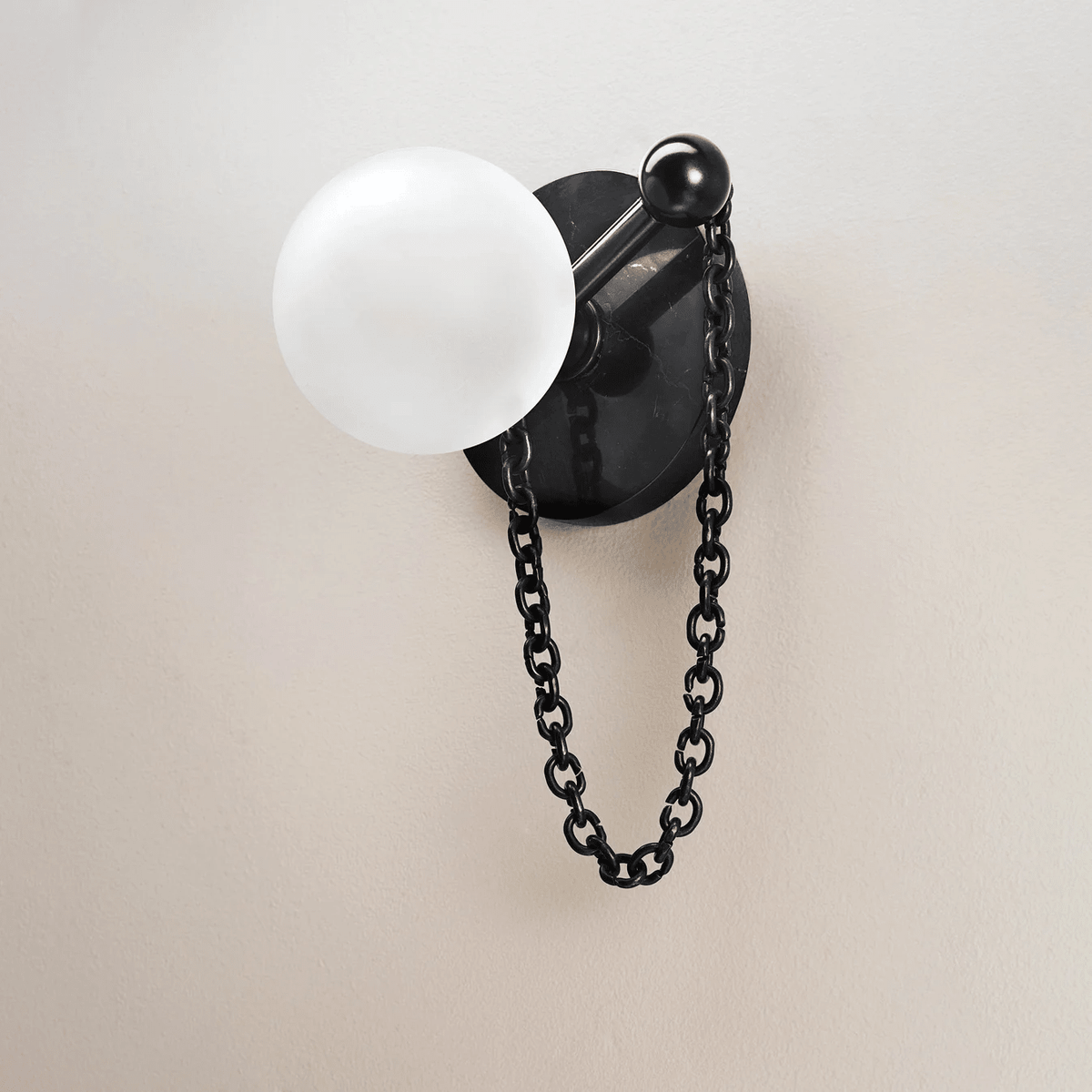 Petelise wandlamp met marmeren bol