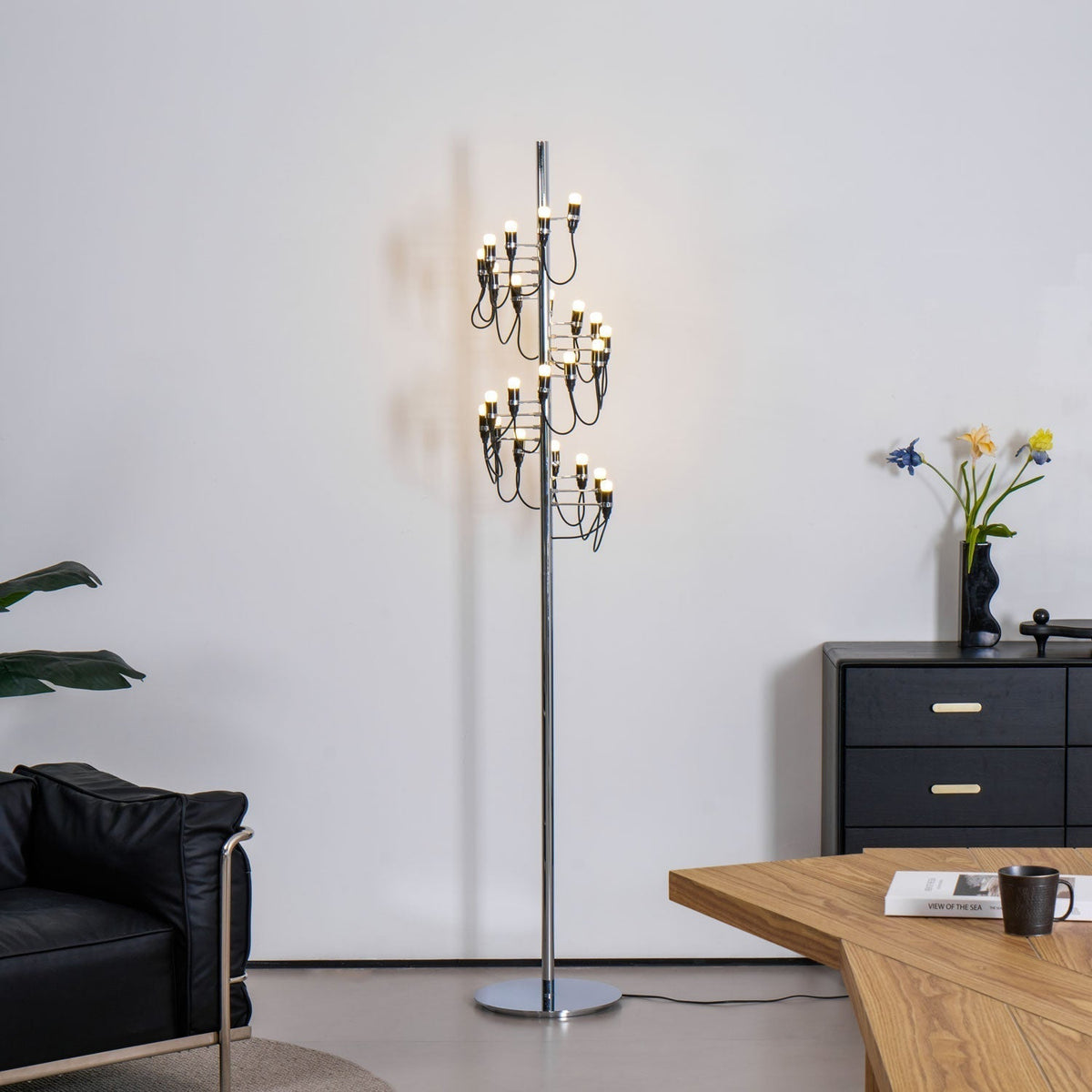 Olliryra sculpturale vloerlamp van staal