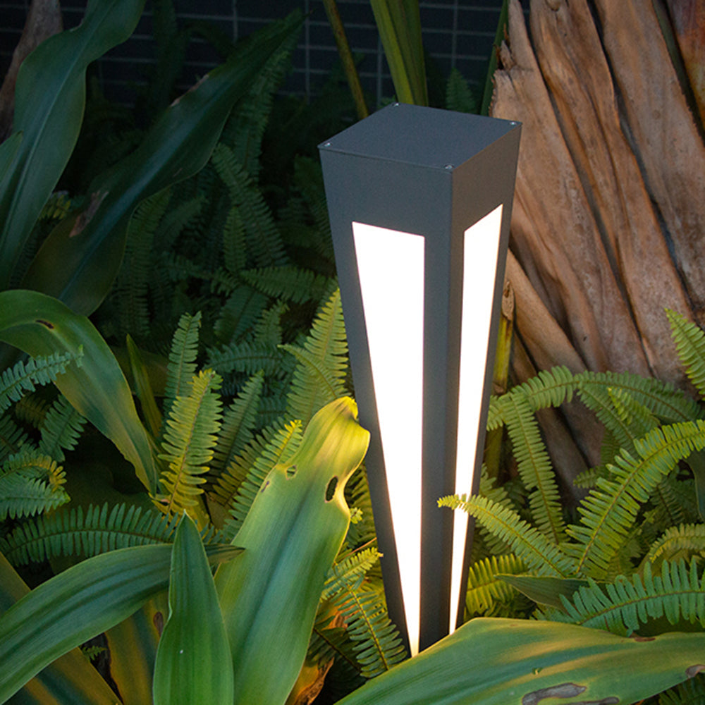 Cole Moderne Trigonale Lineaire Solar Buitenlamp Zwart Acryl