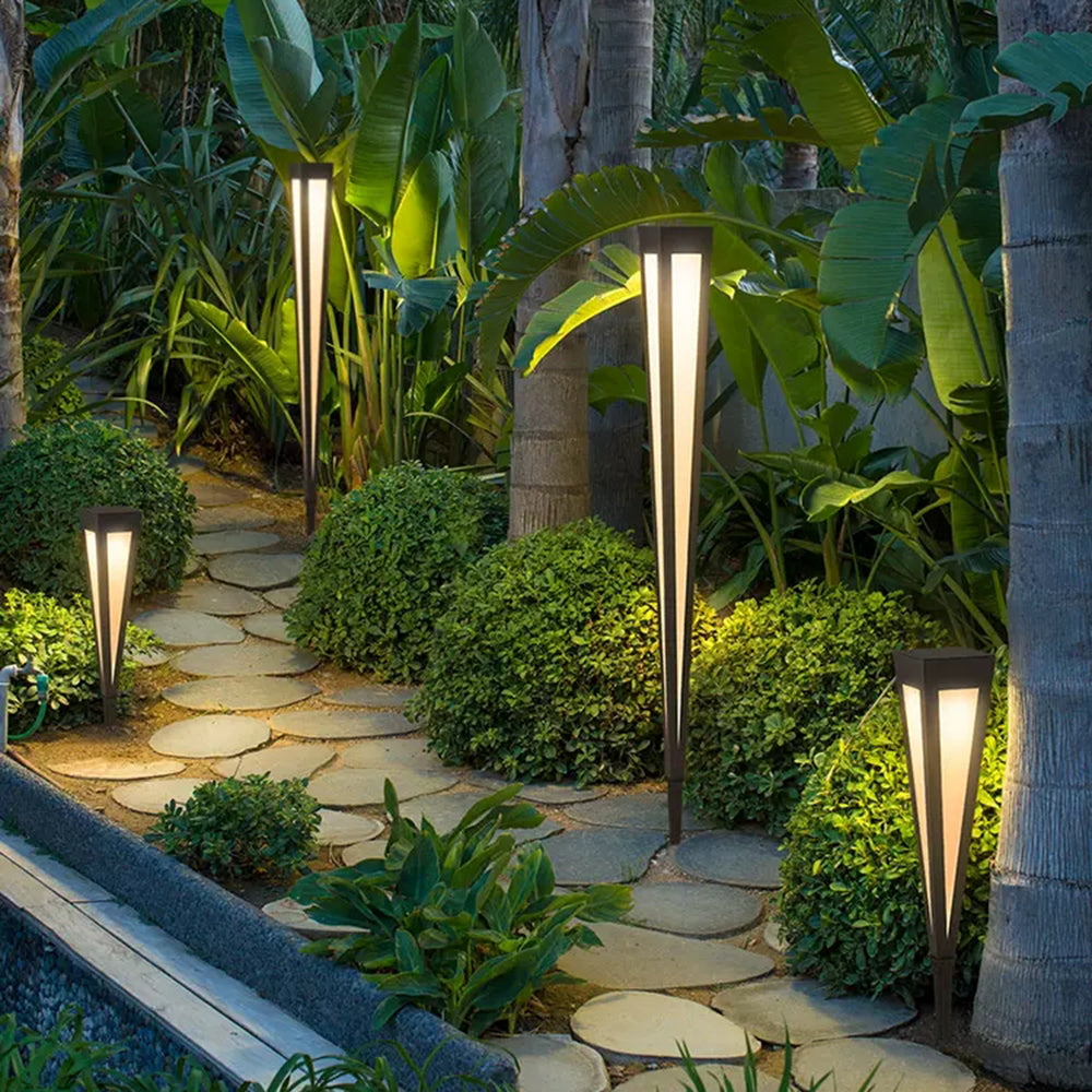 Cole Moderne Trigonale Lineaire Solar Buitenlamp Zwart Acryl