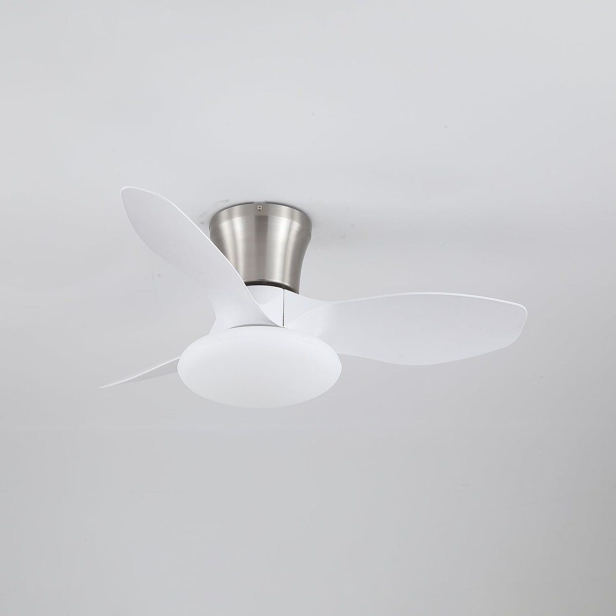 Velora Moderne plafondventilator met verlichting van walnoothout