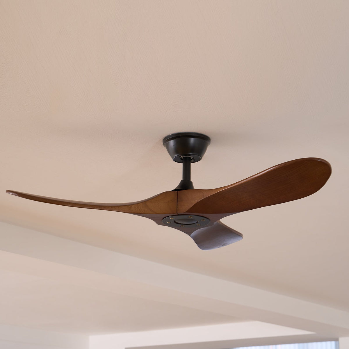 Aviona plafondventilator met houten bladen