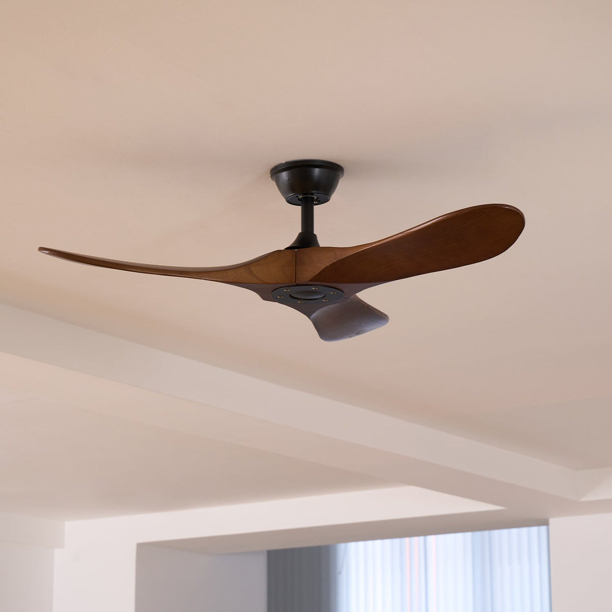 Aviona plafondventilator met houten bladen