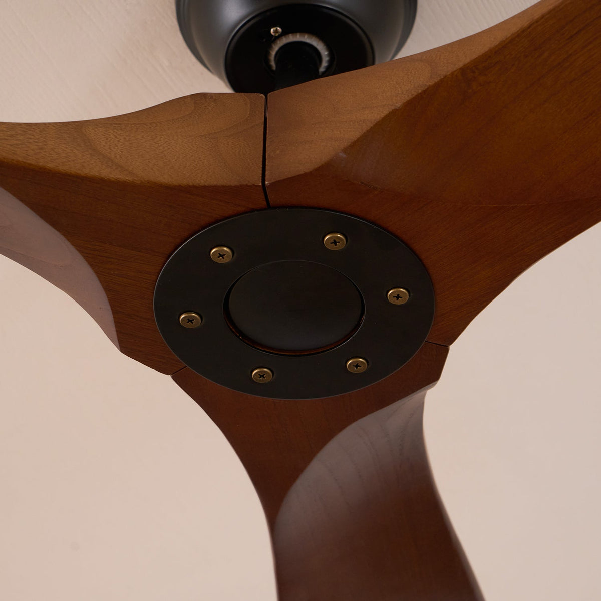 Aviona plafondventilator met houten bladen