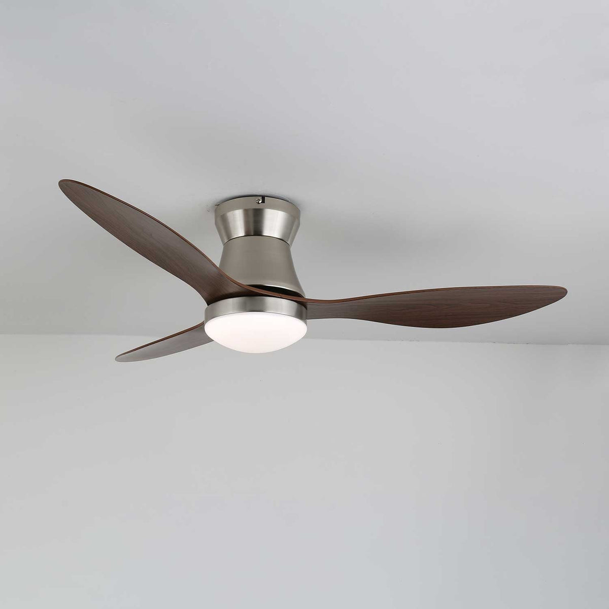 Zerath Moderne plafondventilator met verlichting van walnoothout
