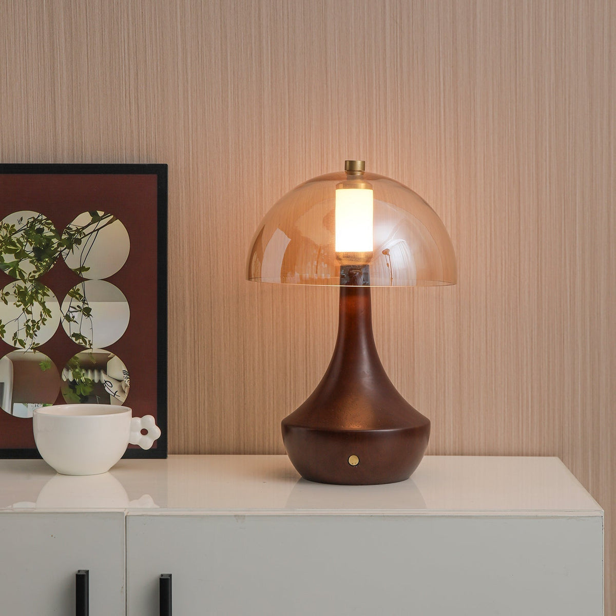 Aurae tafellamp van walnoot en glas met moderne stijl
