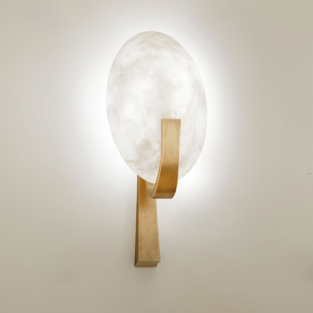 Nivaeria Moderne wandlamp van albast met afwerking