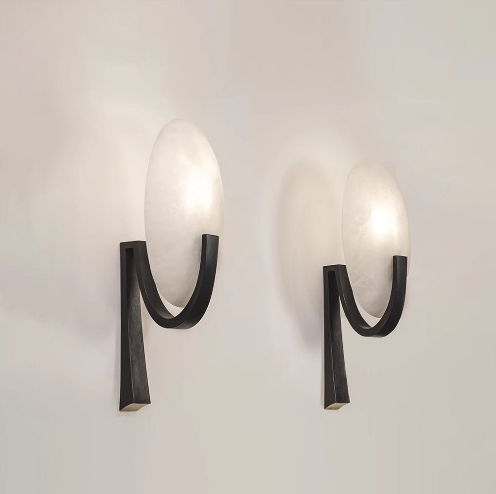 Nivaeria Moderne wandlamp van albast met afwerking