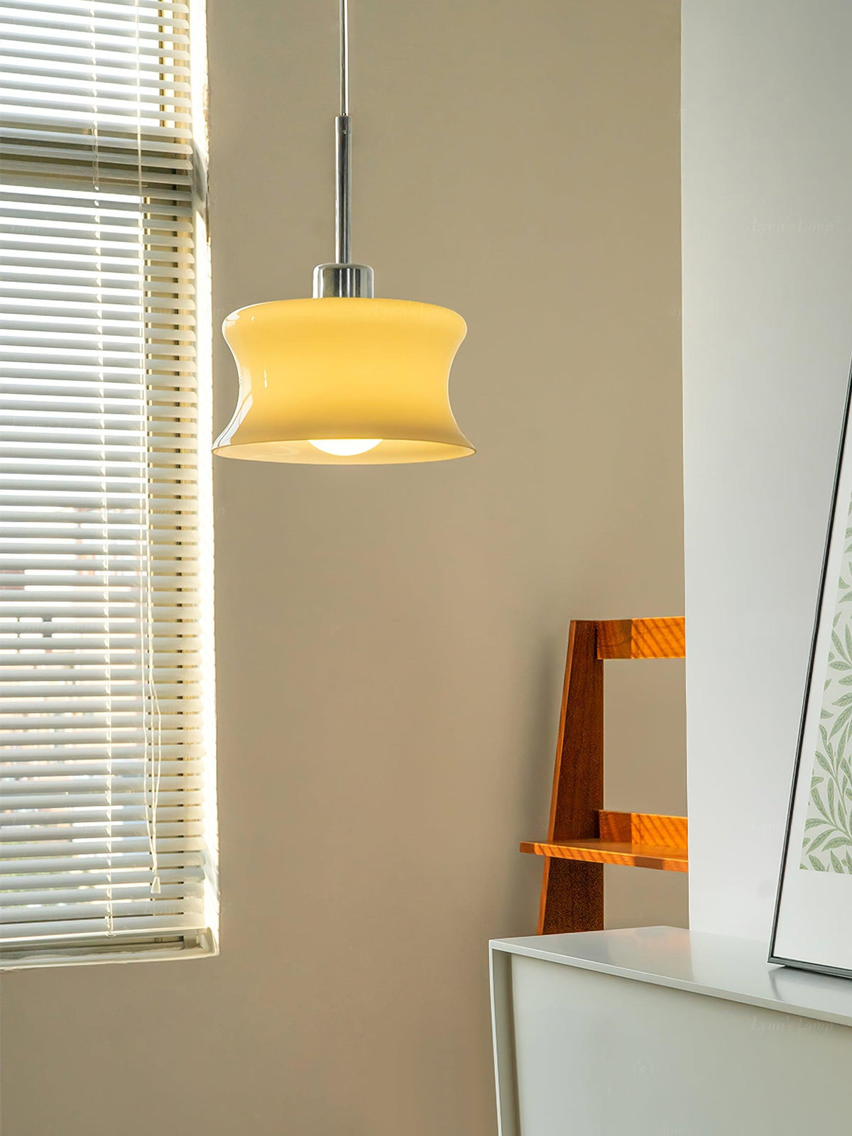 Zenthia klassieke hanglamp met beige en goudkleurig glas