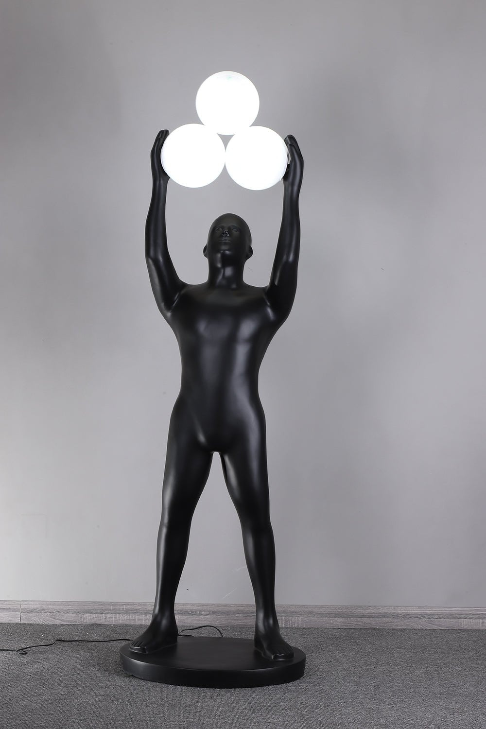 Eurshaia vloerlamp in zwart