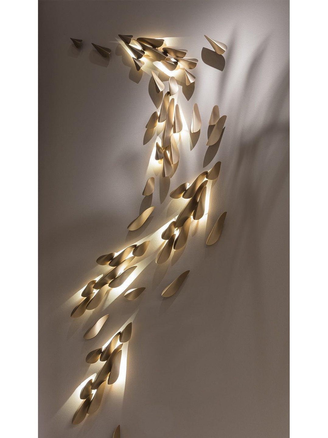 Avynis Abstract messing wandlamp