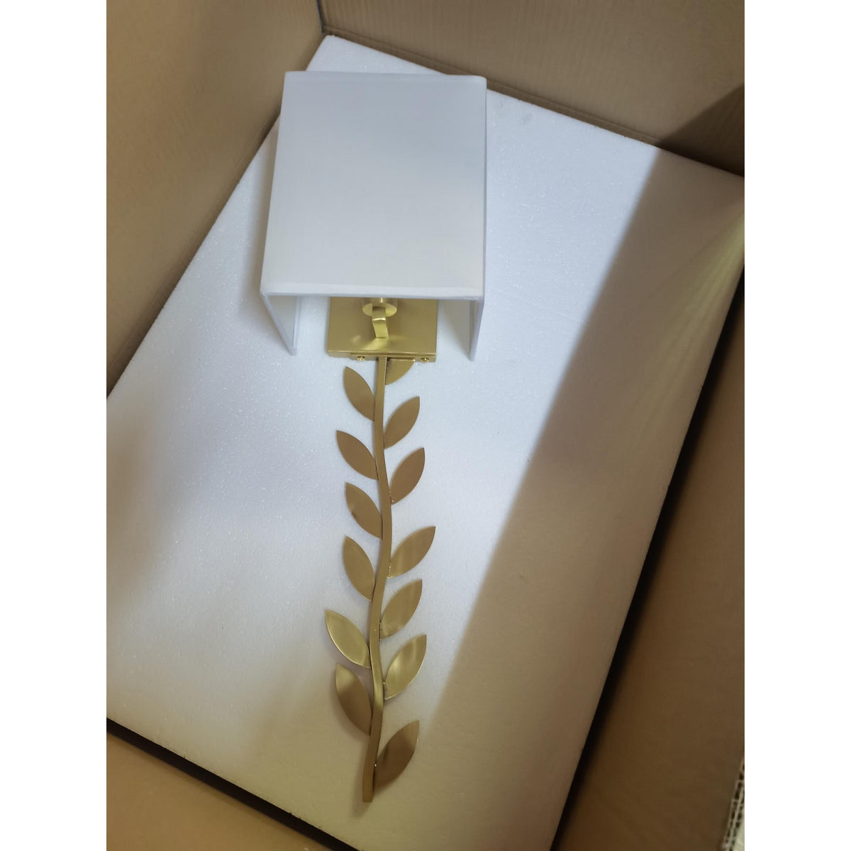 Plotuvyo Moderne minimalistische wandlamp met messing afwerking en stoffen kap