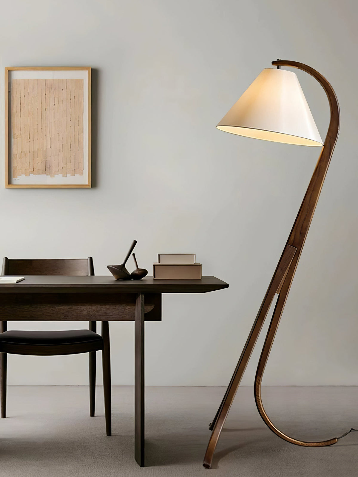 Udorila gebogen houten vloerlamp
