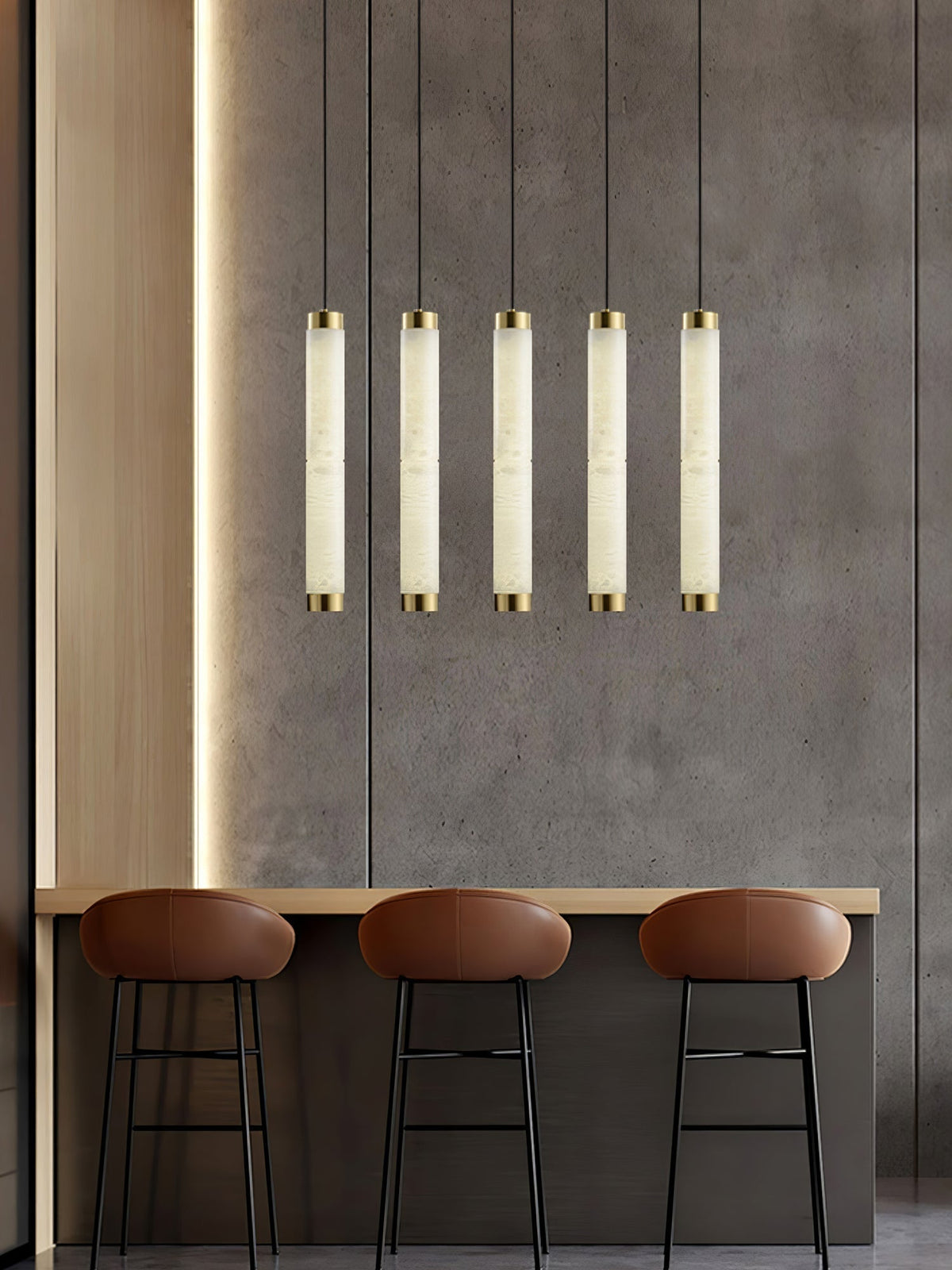 Lira cilindrische hanglamp van albast met goudkleurige afwerking