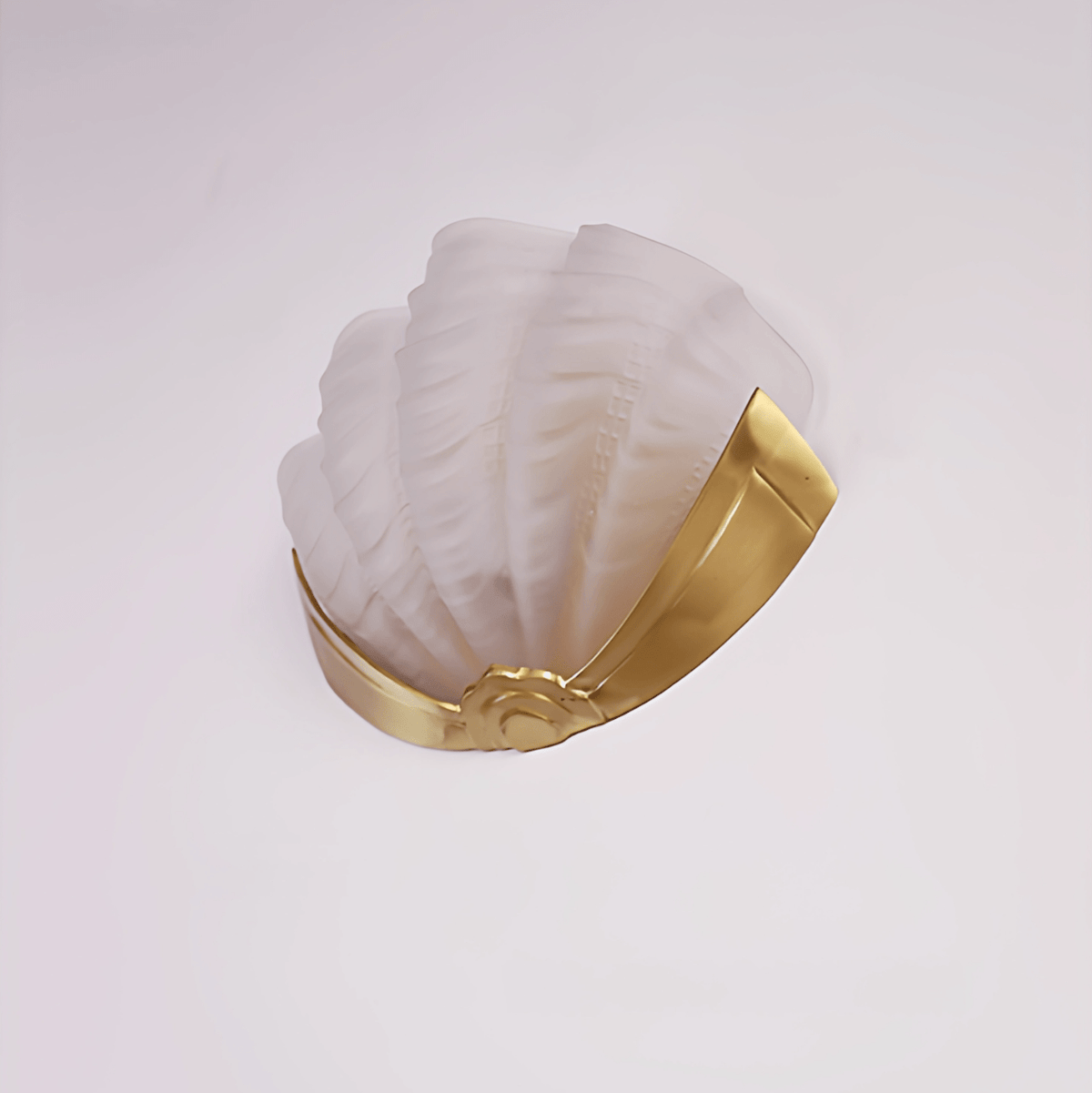 Nico Art Deco wandlamp met scallop-ontwerp in matglas