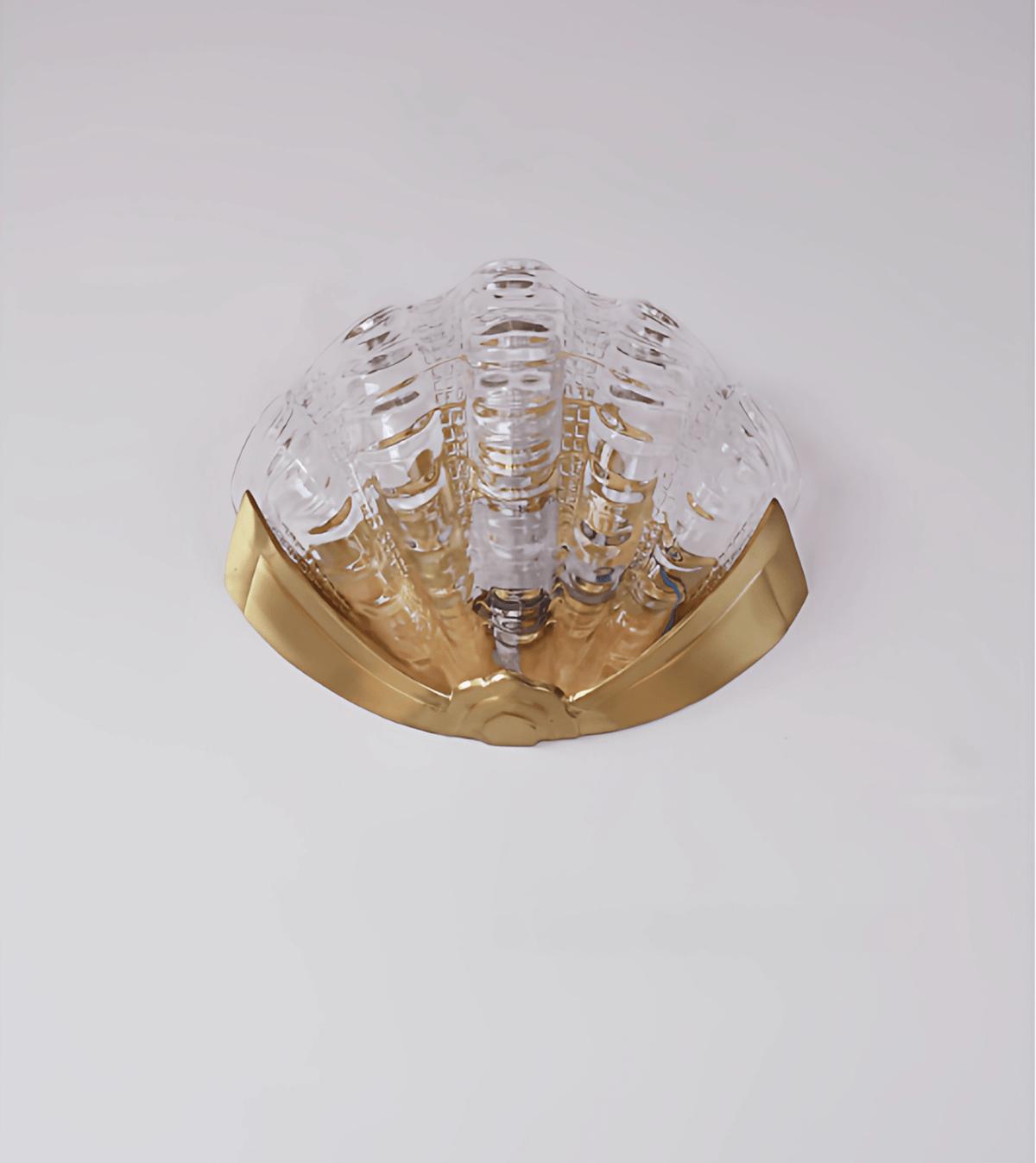 Nico Art Deco wandlamp met scallop-ontwerp in matglas