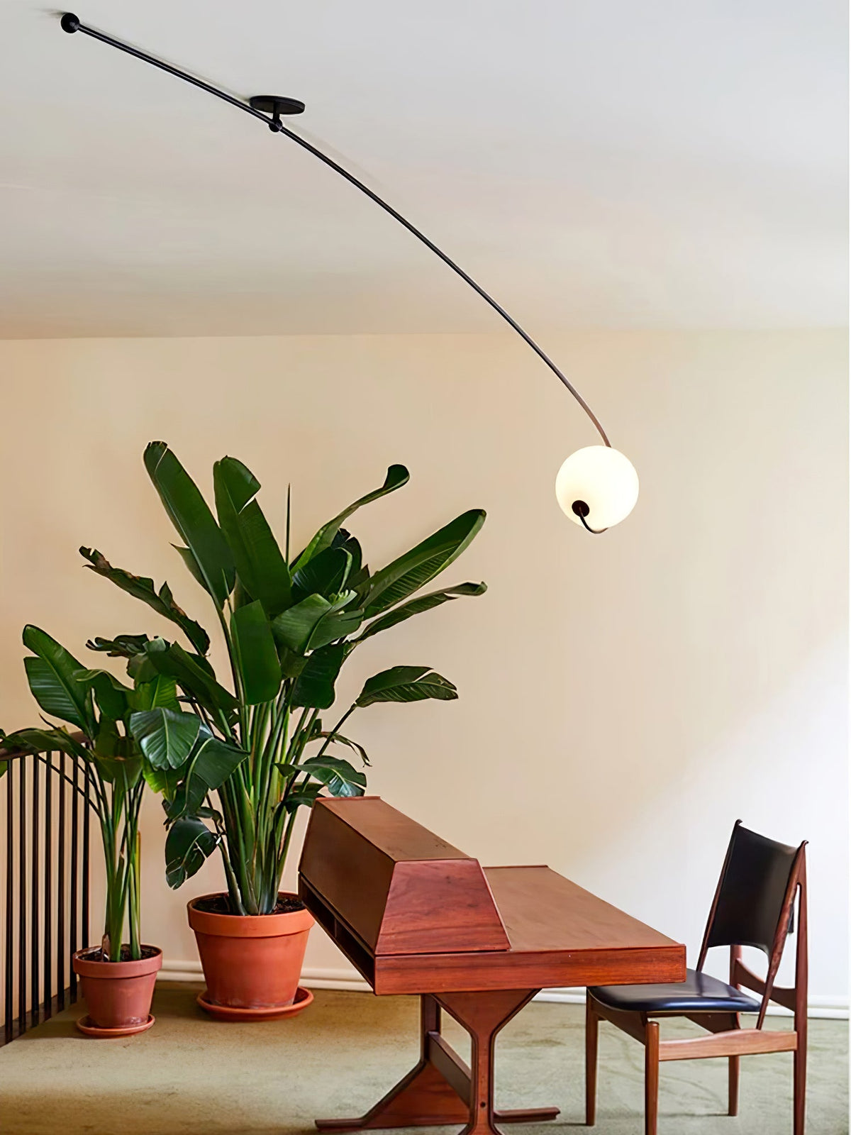 Elsoris Moderne minimalistische plafondlamp van glas met gebogen vorm