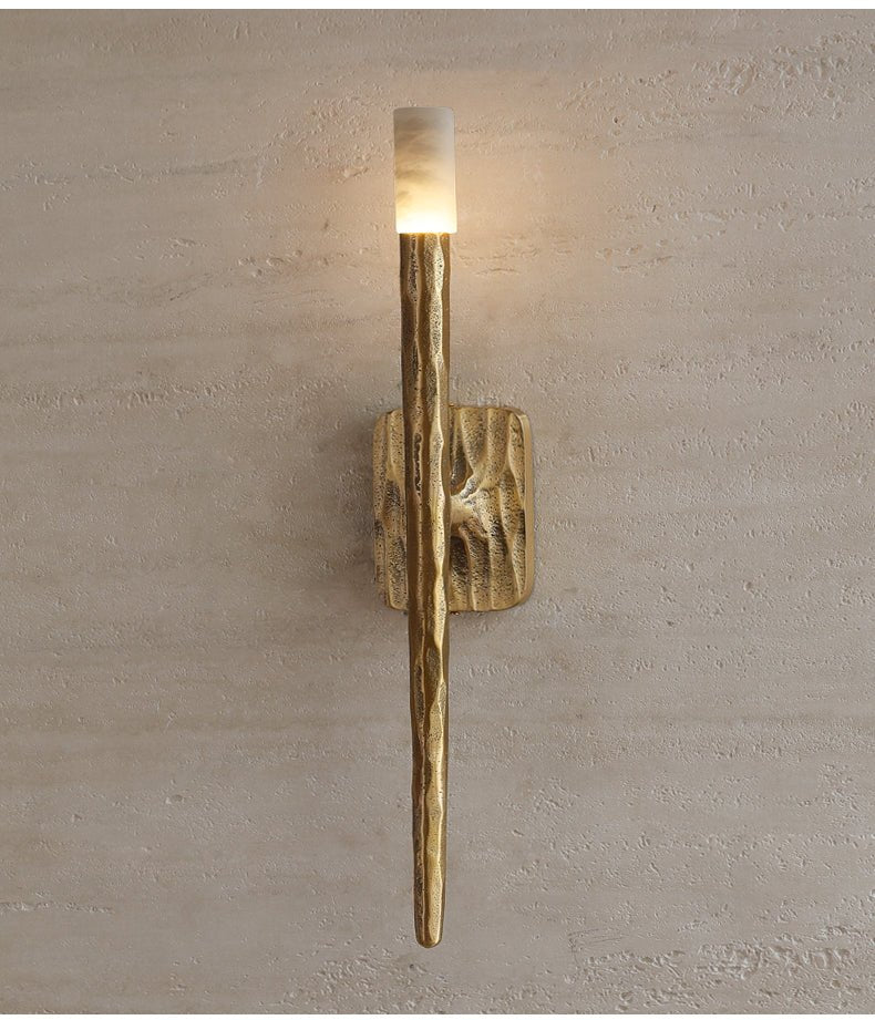 Julius wandlamp met albasten kap in cilindervormige minimalistische stijl
