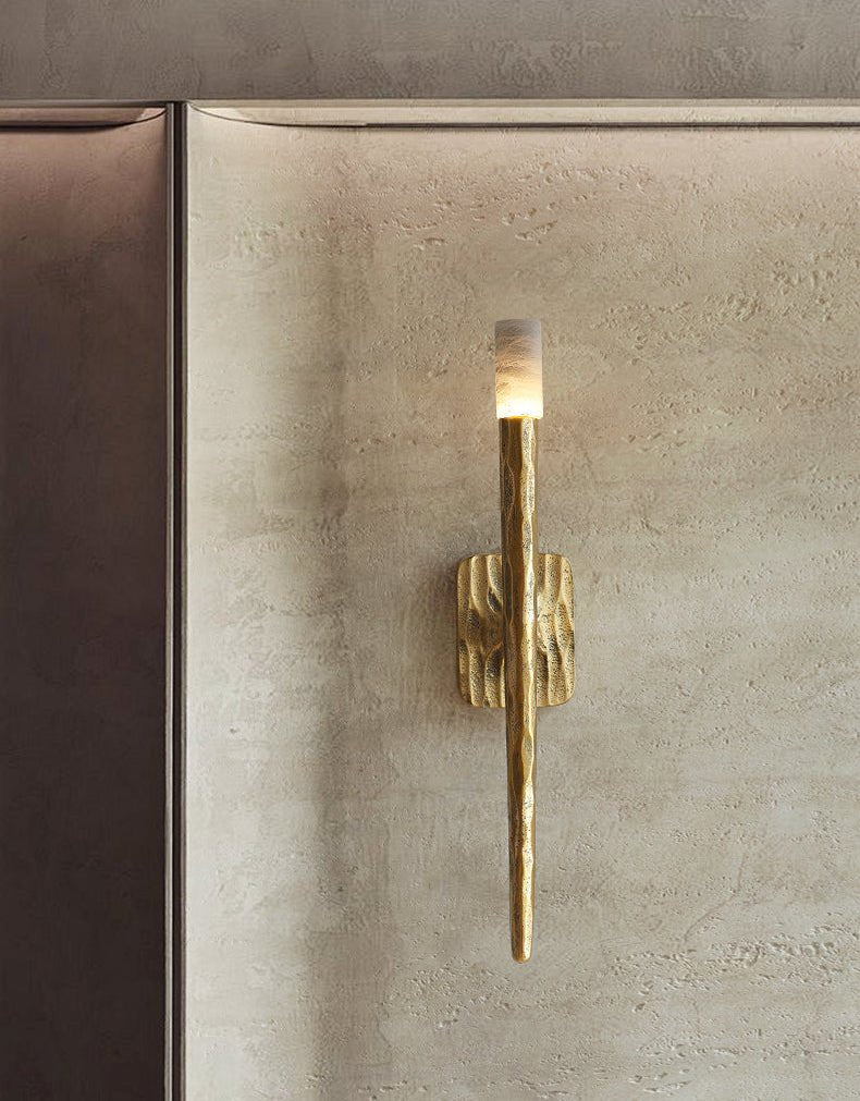 Julius wandlamp met albasten kap in cilindervormige minimalistische stijl