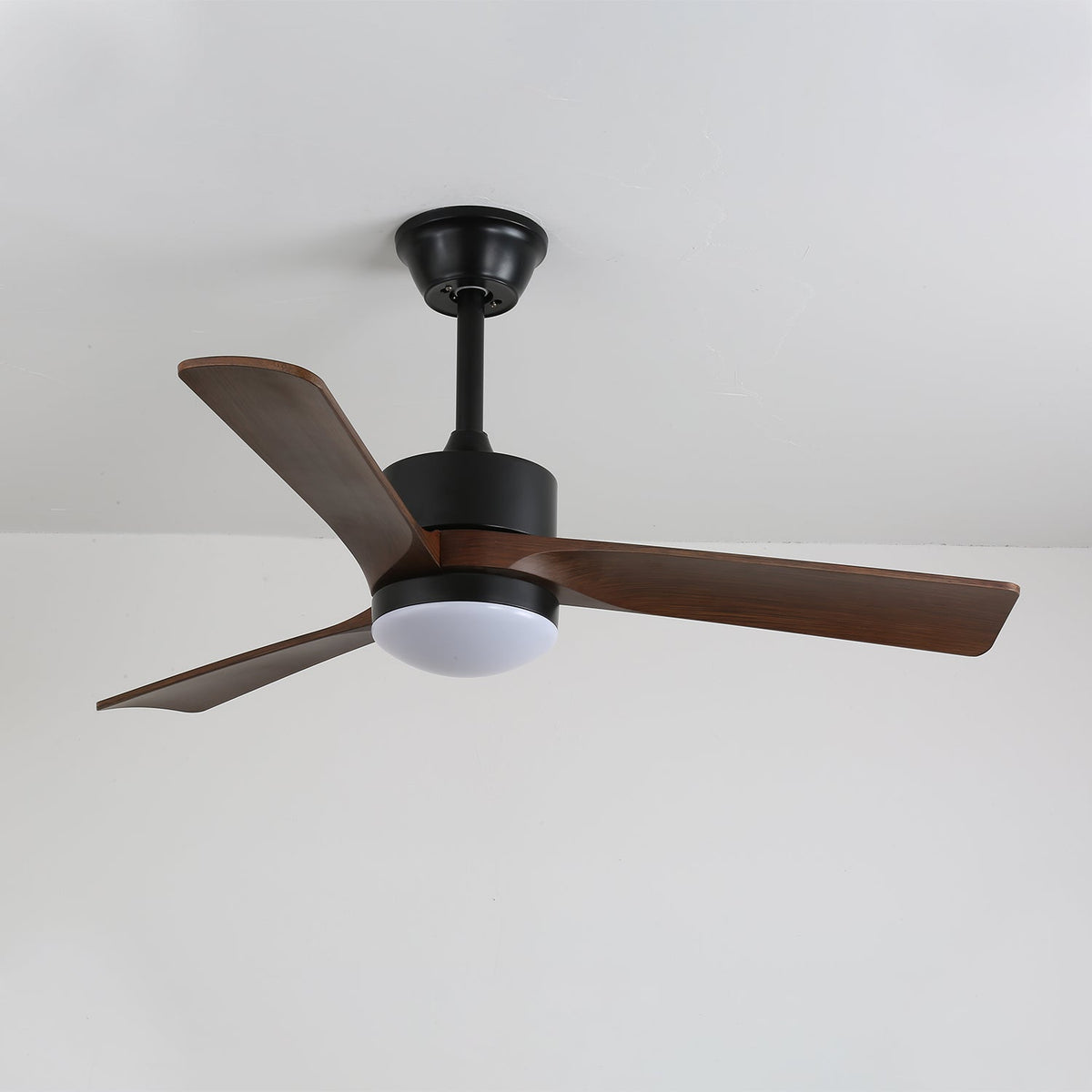 Evraeis Moderne plafondventilator met verlichting van walnoothout