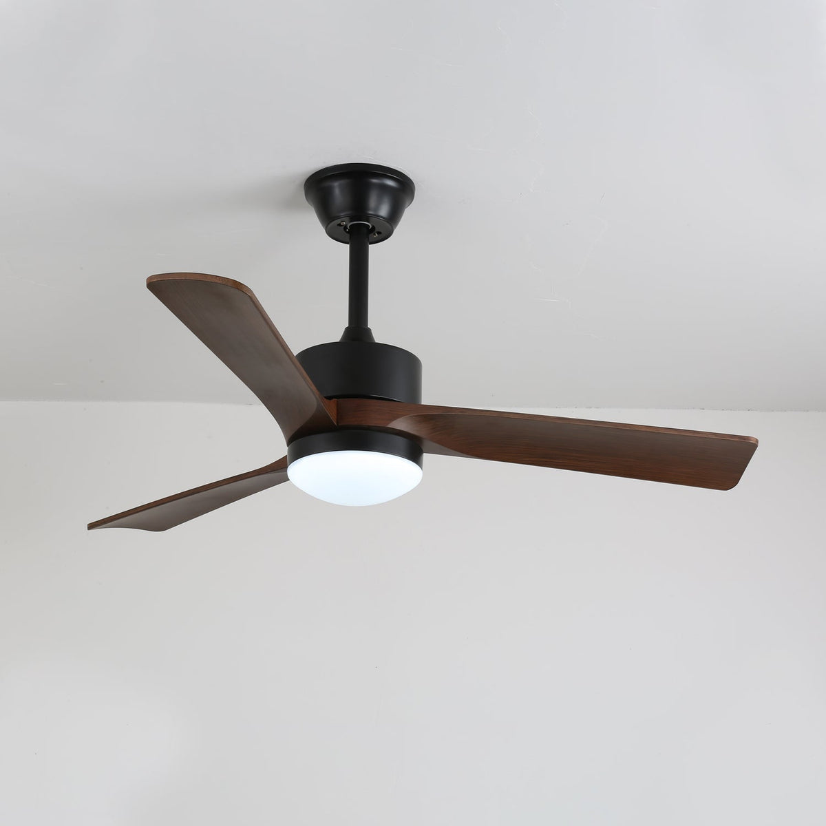 Evraeis Moderne plafondventilator met verlichting van walnoothout