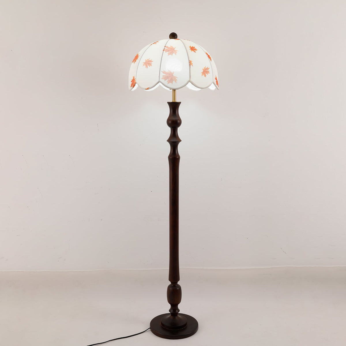 Mapler houten vloerlamp met elegante stoffen kap