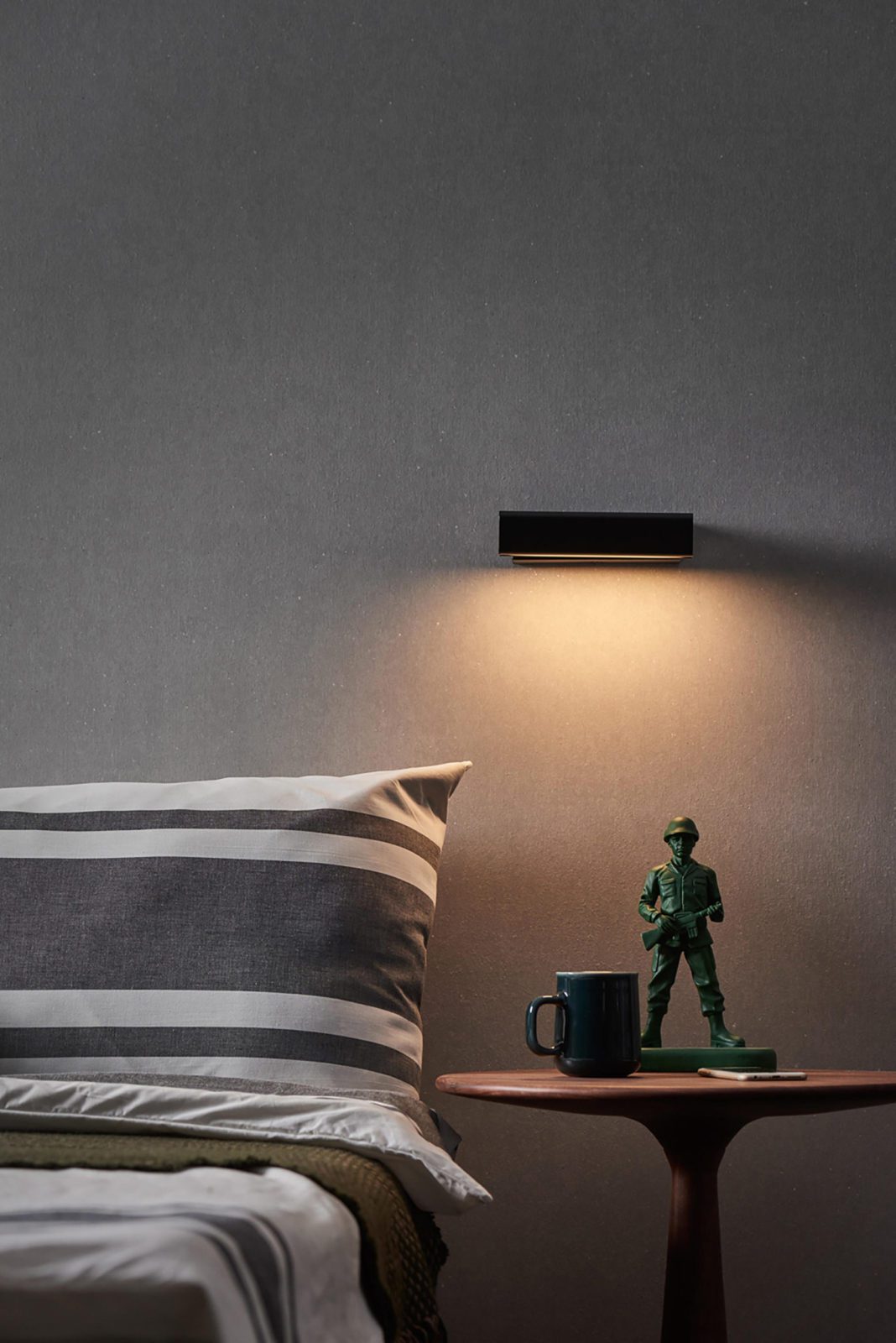 Axis Flux wandlamp