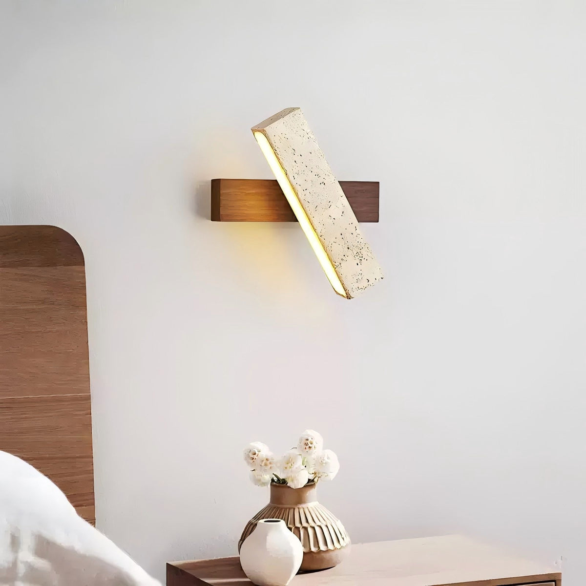Ostruvyo moderne minimalistische wandlamp van walnoot en travertin