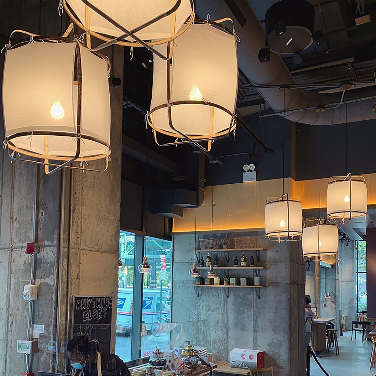 Arioelia hanglamp met bamboe lampenkap voor de woonkamer
