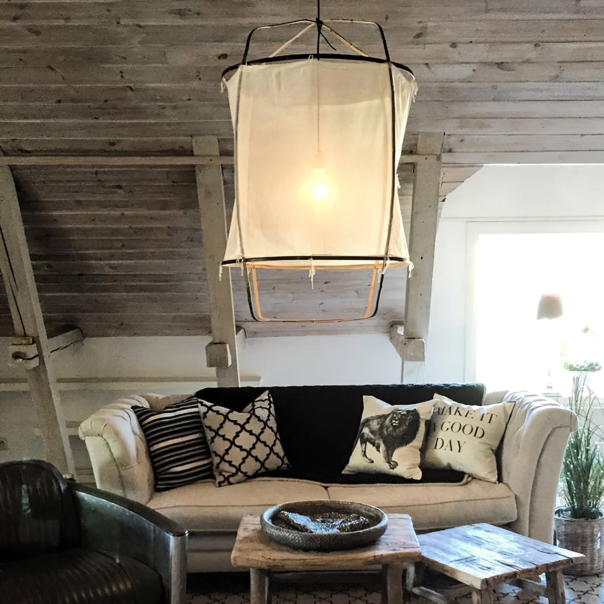 Arioelia hanglamp met bamboe lampenkap voor de woonkamer