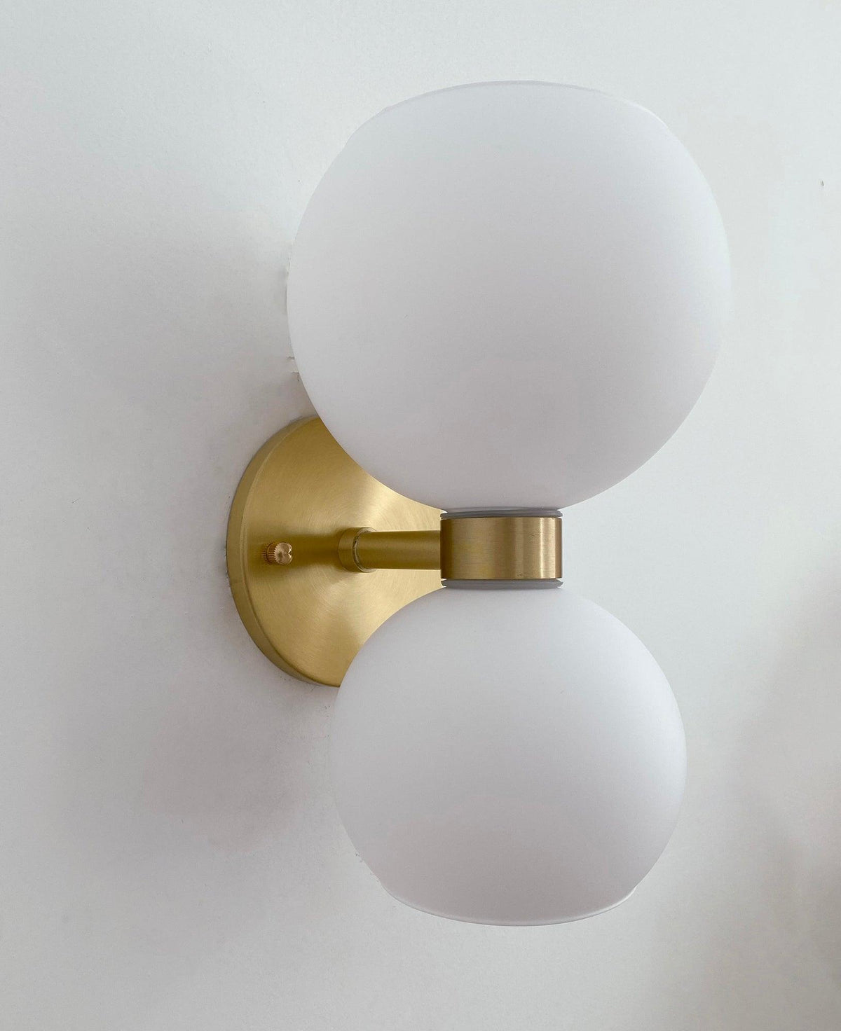 Avynion Moderne wandlamp van glas met Noordse kunst