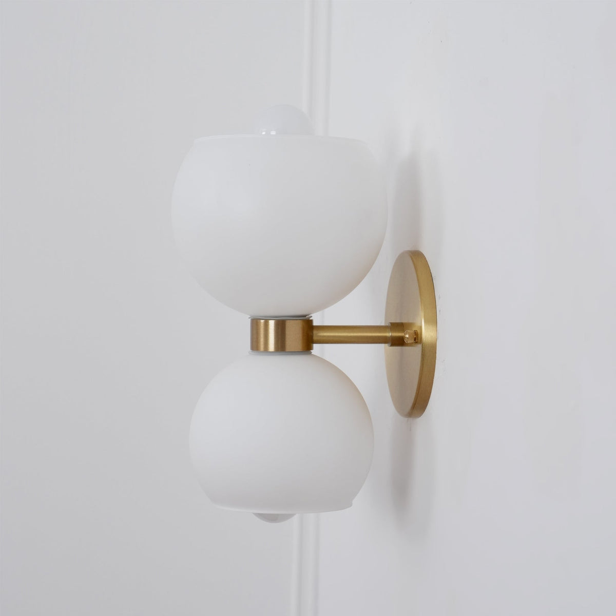 Avynion Moderne wandlamp van glas met Noordse kunst