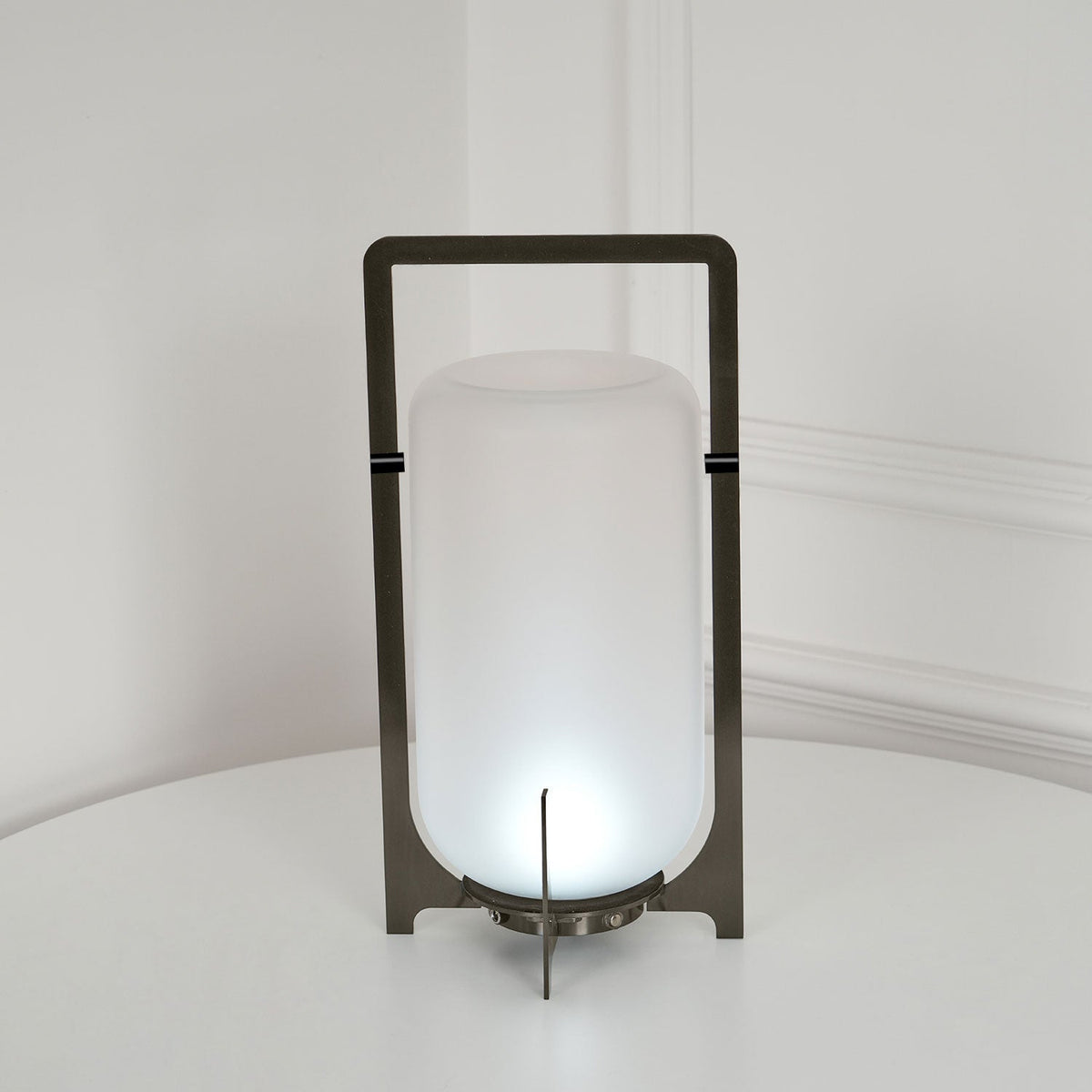 Orinenelle staal kunststof minimalistische tafellamp