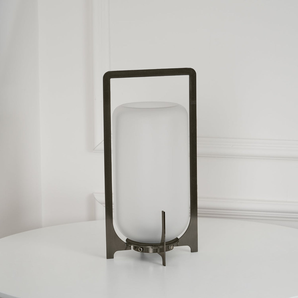 Orinenelle staal kunststof minimalistische tafellamp