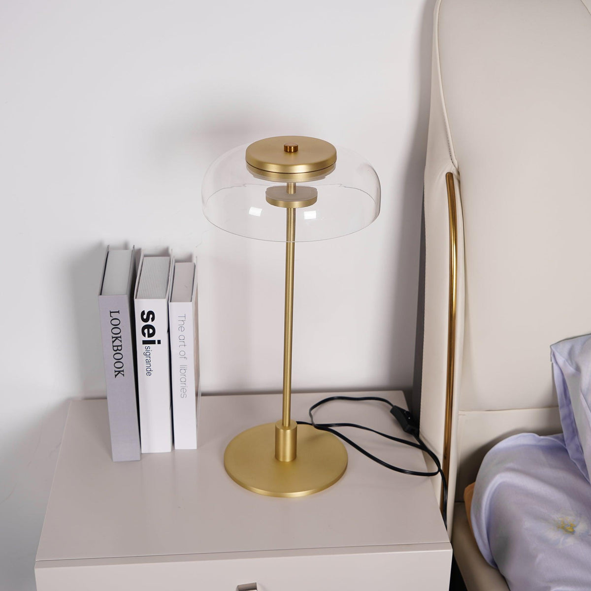 Rinelette tafellamp heldere glazen kap houten voet