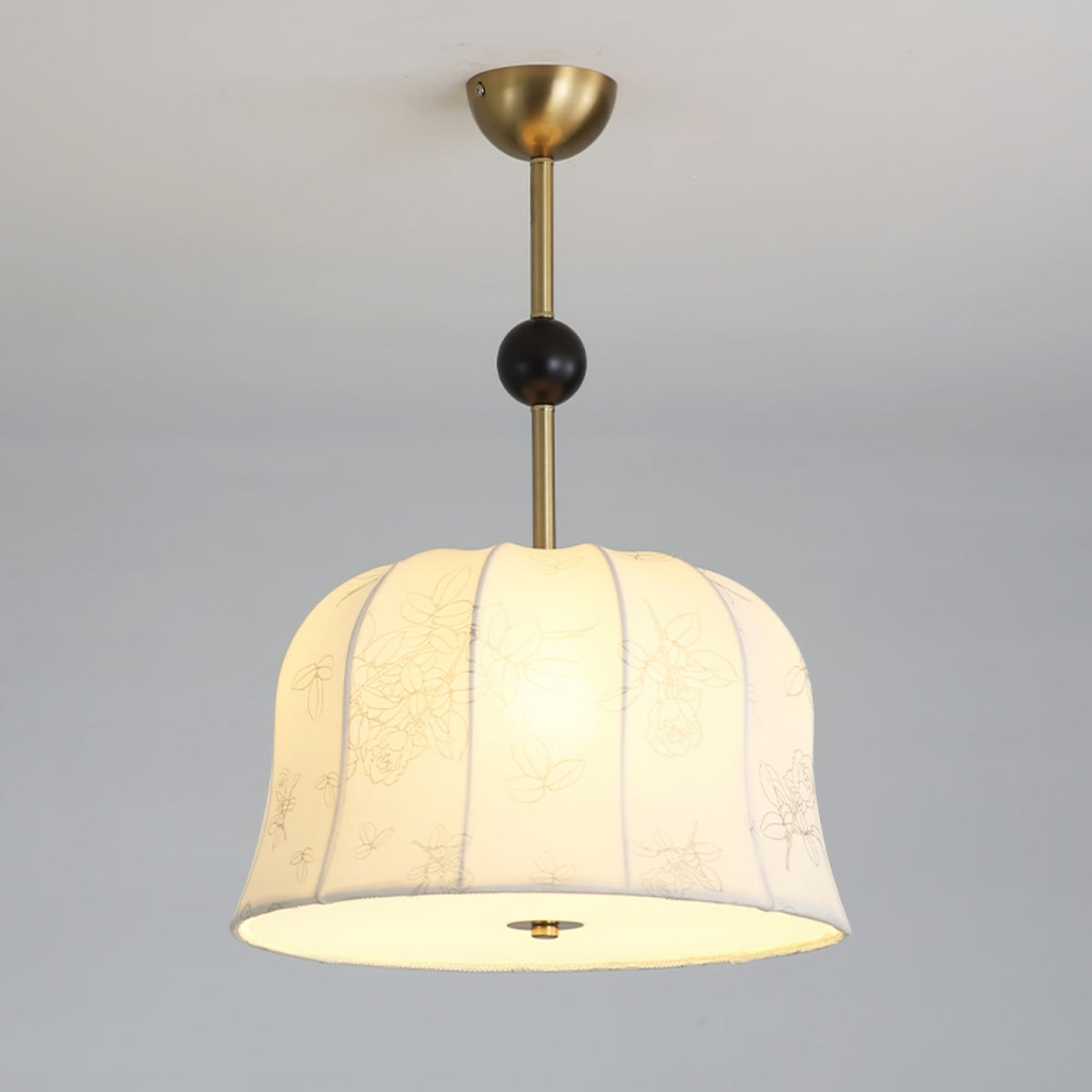 Avnoren Blossom Curve hanglamp van stoffen en hout met gebogen vorm