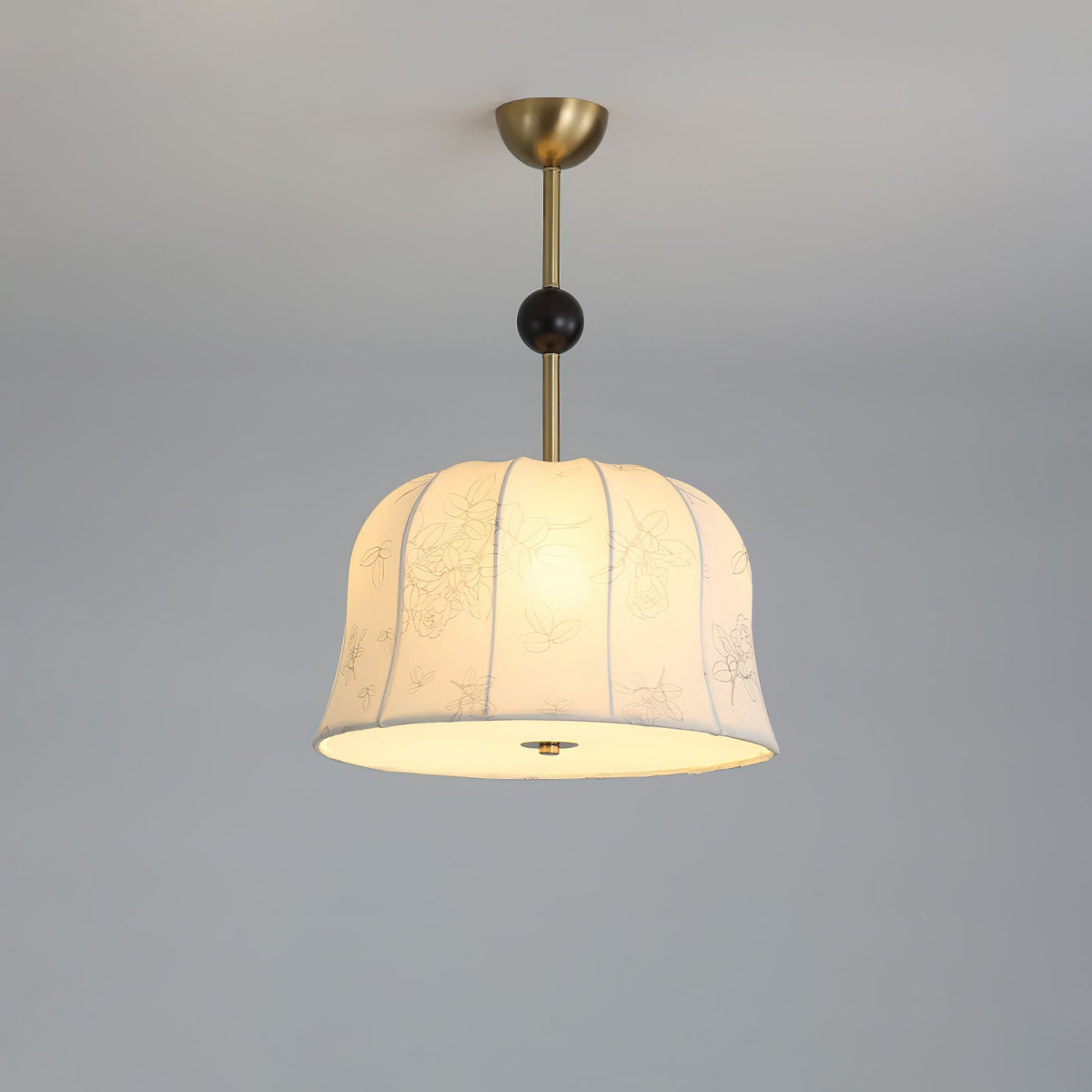 Avnoren Blossom Curve hanglamp van stoffen en hout met gebogen vorm