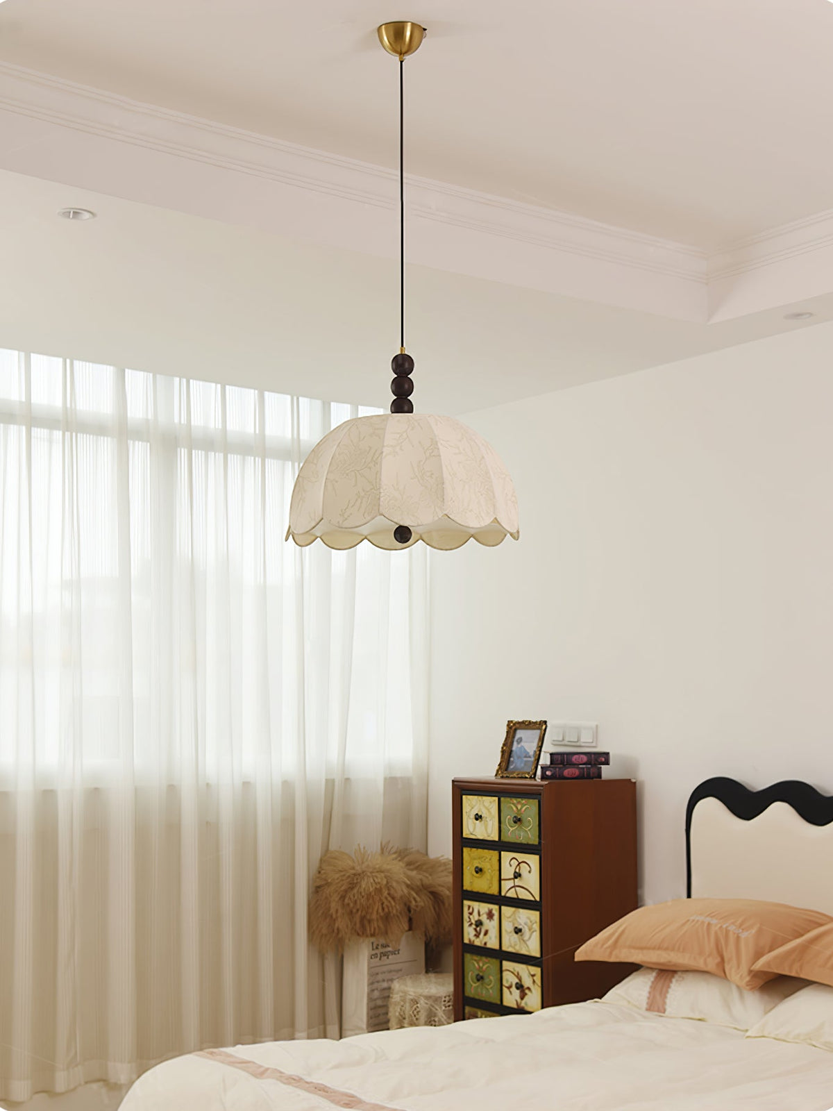 Syphaen Traditionele hanglamp met bloemmotief van textiel en hout