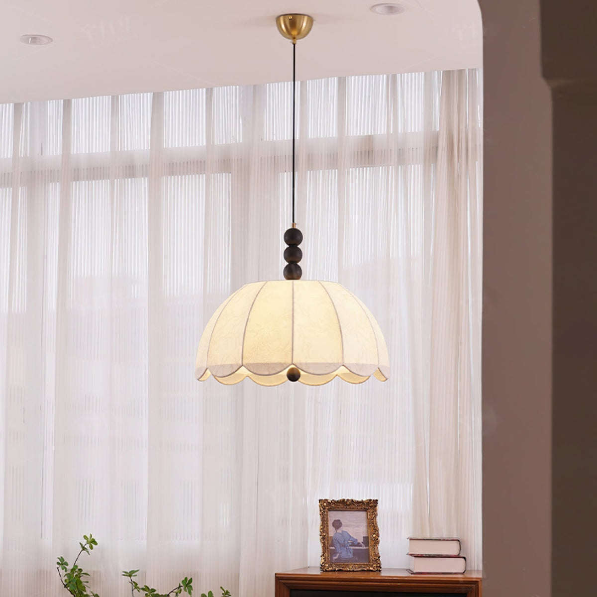 Syphaen Traditionele hanglamp met bloemmotief van textiel en hout