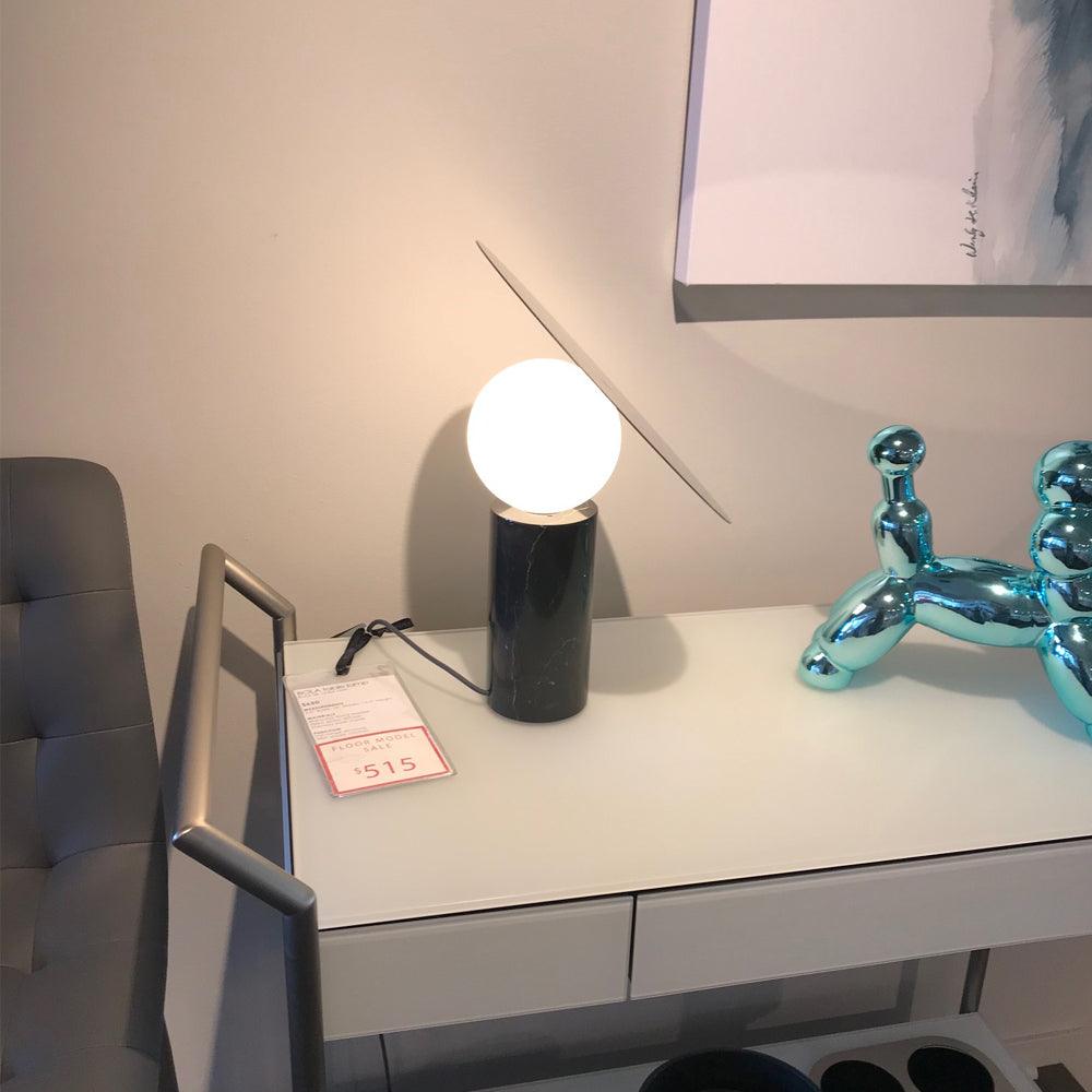 Dila Minimalistische tafellamp van marmer
